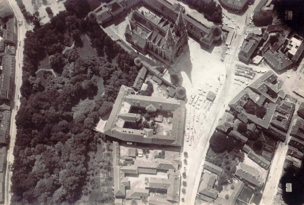 Panorama. Kaptolski trg između dva svjetska rata